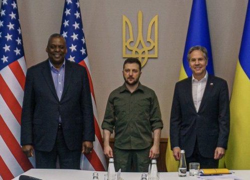 Secretarios de Estado y Defensa de EE.UU. visitan Kiev y anuncian US$713 millones en ayuda militar para la guerra