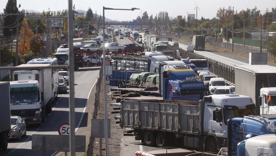 Camioneros critican a grandes gremios que no adhirieron a movilización: "Siempre les ha gustado tener conversaciones a puertas cerradas"