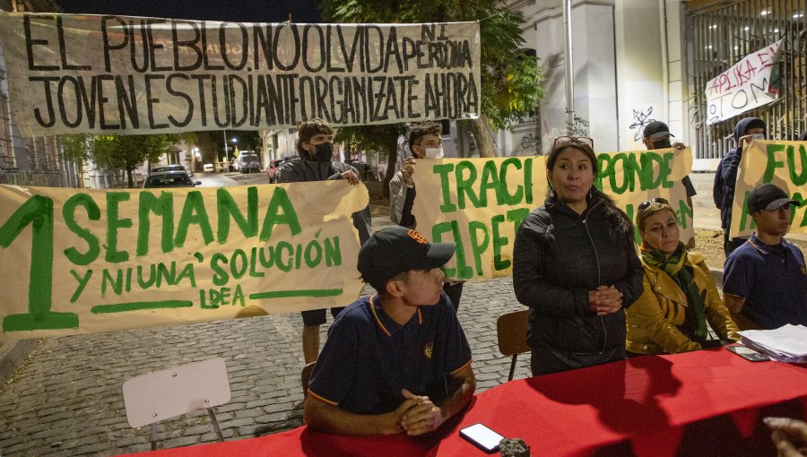 Liceo de Aplicación de Santiago en toma: Exigen educación no sexista e infraestructura y alimentación digna