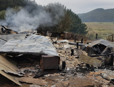 Nuevo ataque incendiario destruyó una casa, una bodega y un camión en Tirúa