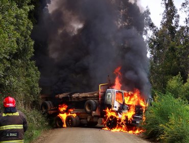 Desconocidos balearon a conductor de camión e incendiaron un segundo vehículo en Carahue