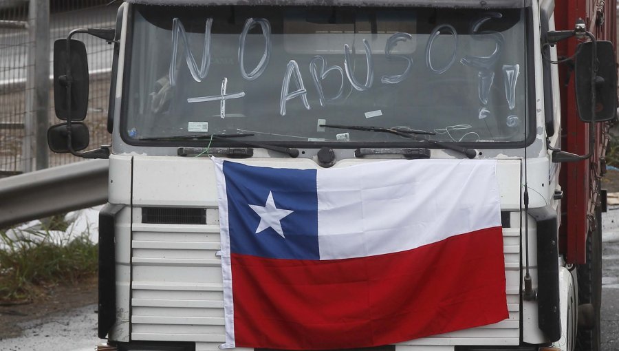 Gobierno se querellará por Ley de Seguridad del Estado contra camioneros por bloqueos en El Loa y Curicó