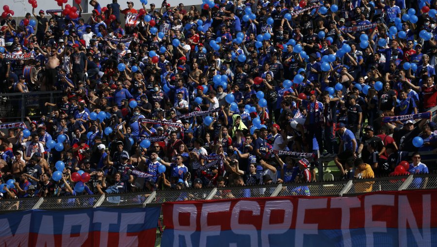 Hinchas de Universidad de Chile entregaron carta a Ennio Vivaldi para intervenir en Azul Azul