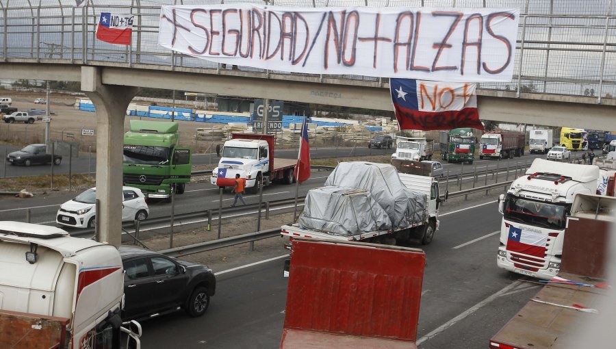 Camioneros depondrán la movilización en Paine a las 17:00 horas: calificaron como una "amenaza" el ultimátum del Gobierno