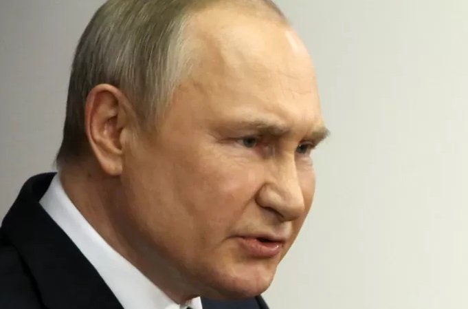 "Usaremos nuestras herramientas si es necesario": Putin advierte contra la intervención extranjera en Ucrania