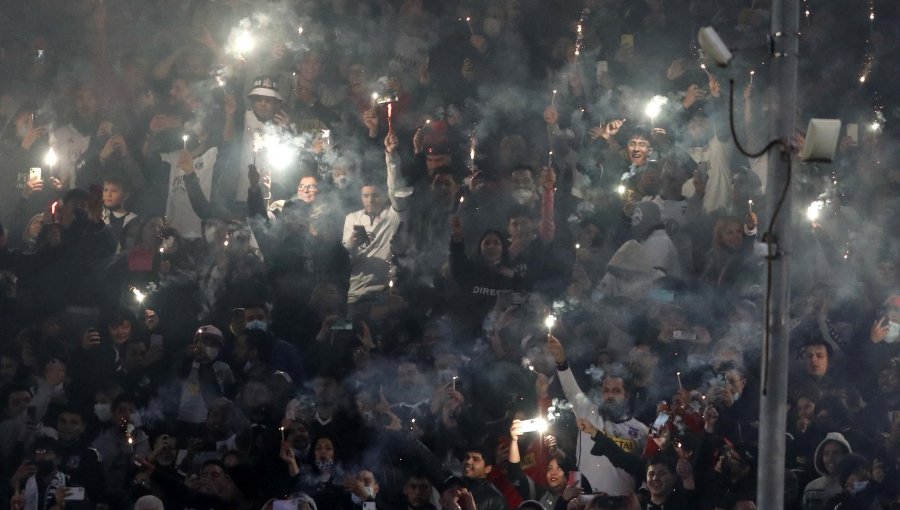 Hinchas de Colo-Colo ingresaron a la fuerza al estadio Monumental para el duelo contra River Plate