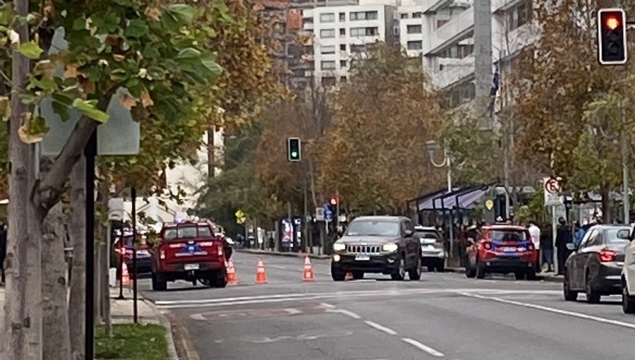 Asaltan tienda Sarika Rodrik en Las Condes por segunda vez en menos de una semana: delincuentes efectuaron disparos