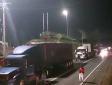 Camioneros se desligan de acuerdo con el Gobierno y se toman la ruta en Nacimiento: sólo autorizan paso de vehículos de emergencia