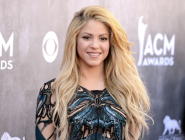 Shakira enciende las redes sociales con osada transparencia a sus 45 años