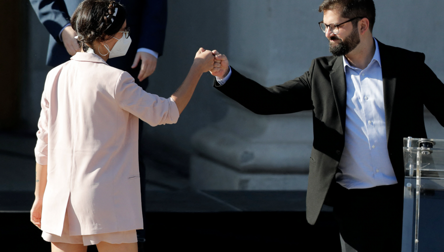 Presidente Gabriel Boric le dedicó especial saludo de cumpleaños a Camila Vallejo, con fotografía del recuerdo