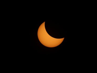 Este sábado habrá eclipse solar parcial y se podrá ver desde Chile: Conoce los horarios y lugares