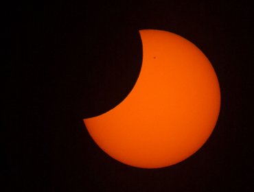 Eclipse solar parcial ya alcanzó su punto máximo en la capital