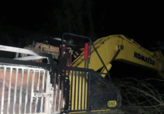 Ataque incendiario deja maquinaria forestal y un camión destruidos en fundo de Teodoro Schmidt