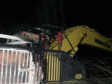 Ataque incendiario deja maquinaria forestal y un camión destruidos en fundo de Teodoro Schmidt