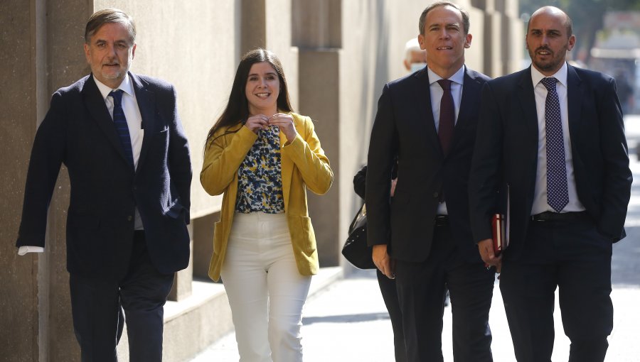 Oposición recurre a Contraloría acusando presuntas irregularidades del gobierno en el plebiscito de salida