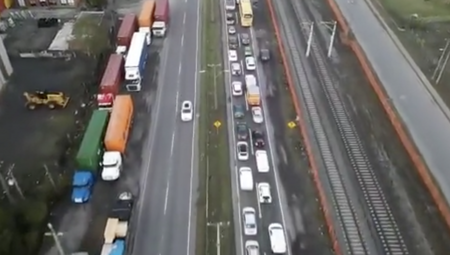 Reportan congestión en la ruta 160 de Coronel por movilizaciones de camioneros