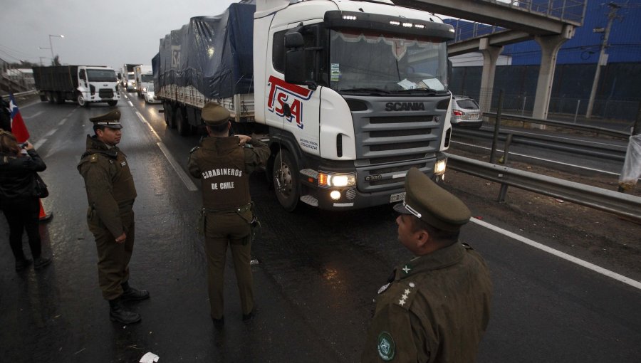 Camioneros anuncian consulta nacional para definir posible nueva movilización