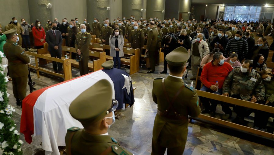 Cientos de personas acudieron al responso fúnebre de carabinero asesinado en Chillán