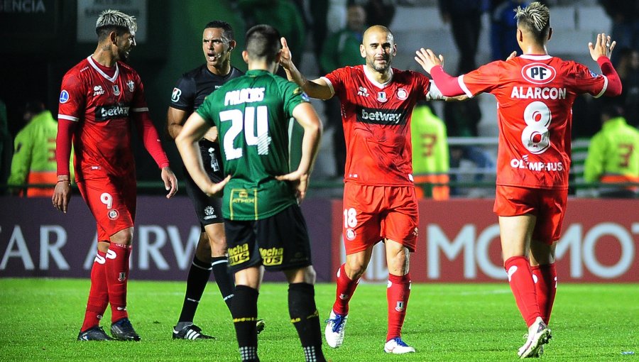 Triunfazo 'cementero': U. La Calera derrotó a Banfield y mantiene el liderato en Copa Sudamericana