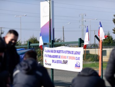 Subcontratistas de Enap desmienten desbloqueo y afirman que "no hay ingreso de trabajadores a la planta" en Biobío