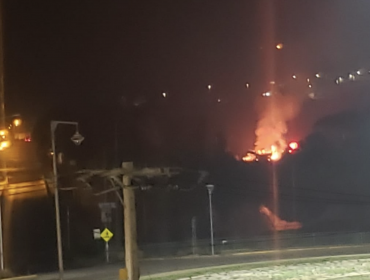 Vivienda de material ligero fue consumida en incendio estructural en sector La Isla de Concón