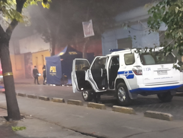 Investigan muerte de un hombre en el centro de Santiago: habría fallecido por desconocido que realizó disparos al aire