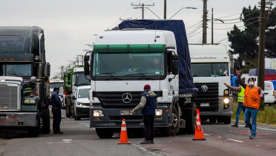 Transportistas se mantendrán movilizados si no se implementa "de manera inmediata" el Estado de Excepción en la Macrozona Sur