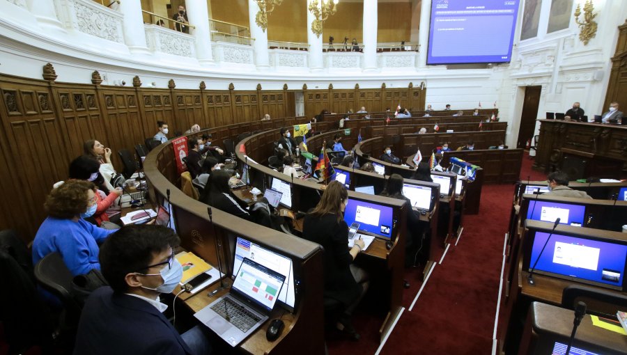 Convención aprueba norma sobre Democracia Paritaria y voto "facultativo" para adolescentes de 16 y 17 años