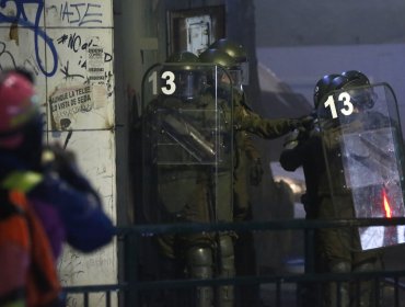 Saquean farmacia y vandalizan servicentro en cercanías de la ex Posta Central tras manifestación por comunicadora baleada en barrio Meiggs