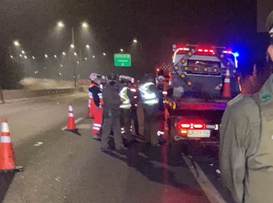 Mujer muere tras violento accidente en Costanera Norte: Auto impactó a una grúa