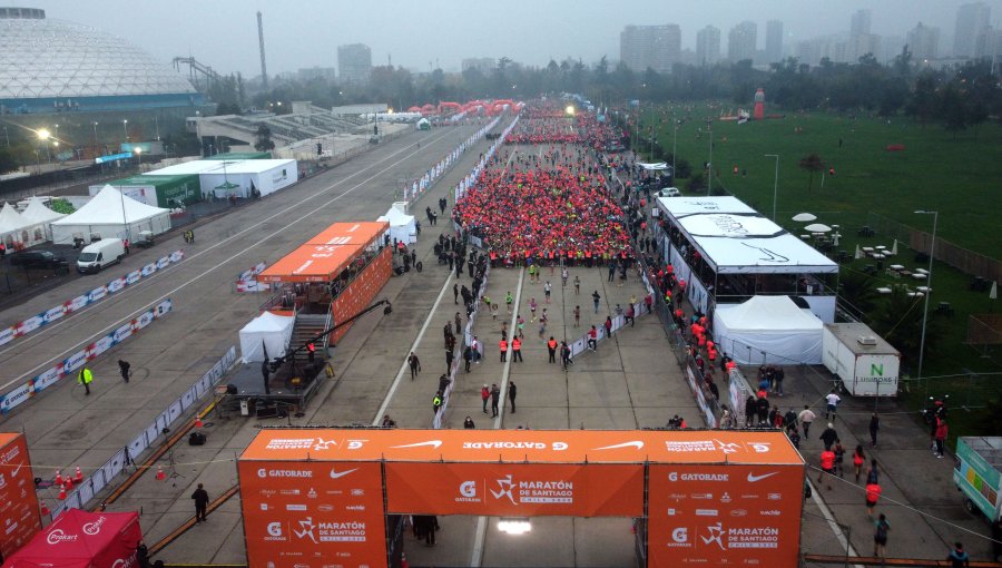 Histórica Maratón de Santiago vuelve a las calles inundando con deportistas