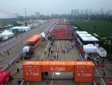 Histórica Maratón de Santiago vuelve a las calles inundando con deportistas