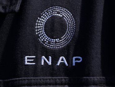 Funcionarios subcontratados de Enap siguen en paro: Piden diálogo con empresa