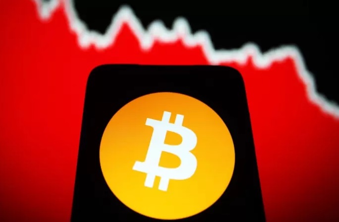 Qué es el "criptoinvierno" y por qué el bitcoin ha perdido la mitad de su valor en seis meses