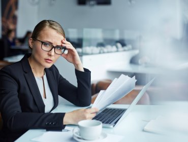 El síndrome de la impostora: La invisibilidad de las mujeres millenials en el mundo laboral