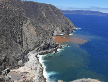 Estudio UPLA detecta coliformes fecales por sobre la norma en el mar de Valparaíso: Gobernador apunta a "desprolijidad" de Esval