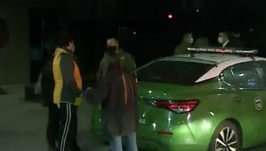 Portonazo frustrado en Providencia: Delincuentes no pudieron arrancar el automóvil y escaparon a pie