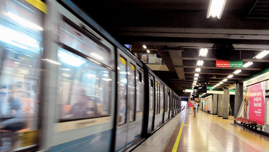 Ministro de Transportes por implementación de vagones exclusivos para mujeres: "No resuelve el problema de fondo"