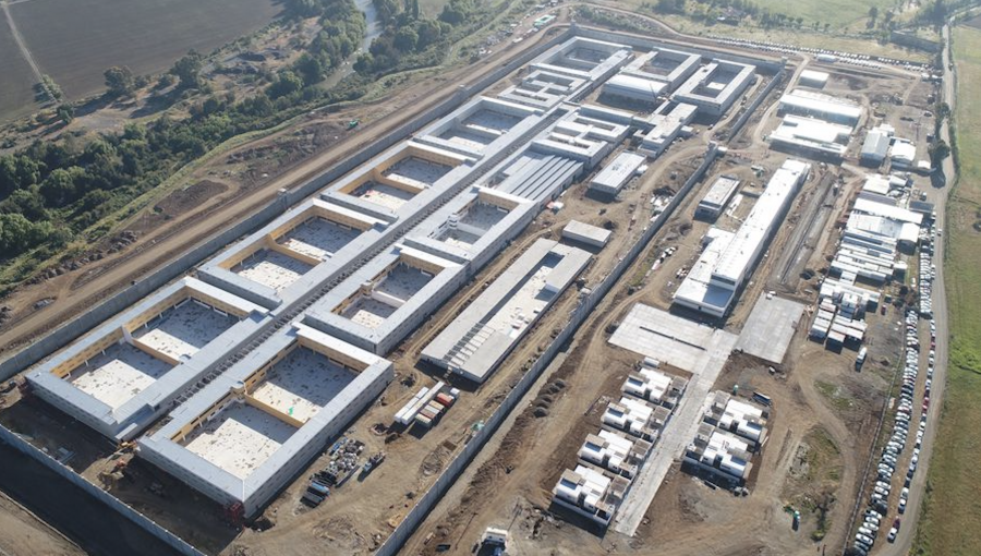 Gobernadora del Maule advierte que observaciones retrasarán hasta en un año la entrega de la nueva cárcel de Talca