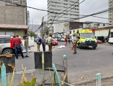 Hombre muere tras ser baleado desde un vehículo en el centro de Iquique: hay dos personas detenidas