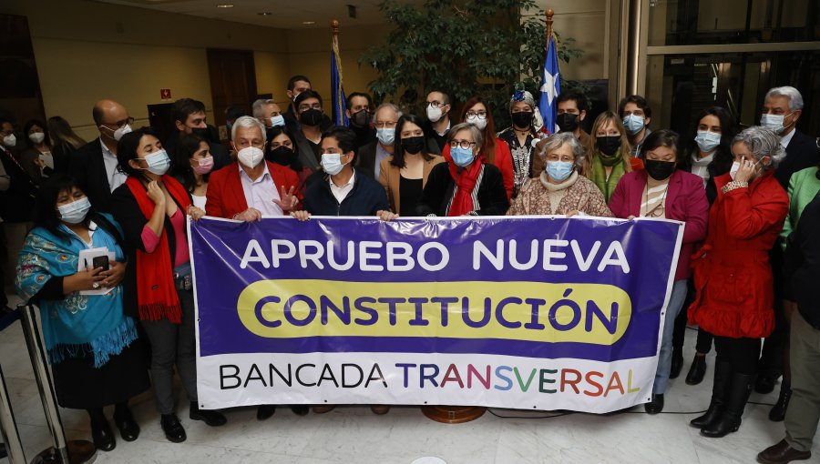 Diputados lanzan la bancada transversal por el Apruebo a la nueva Constitución