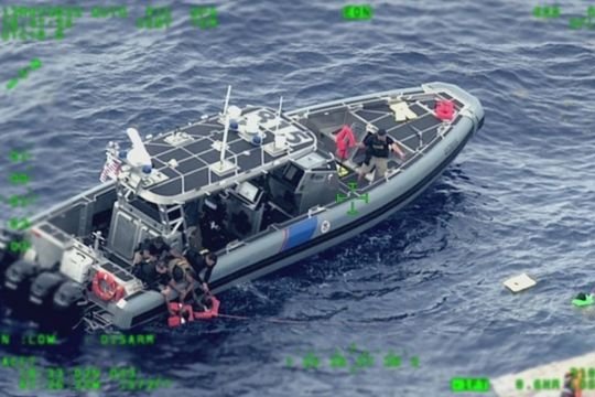 Mueren al menos 11 personas en el naufragio de un barco cerca de la costa oeste de Puerto Rico