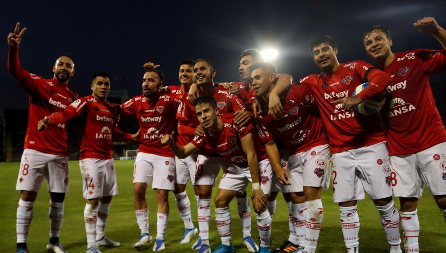 Ñublense venció a Huachipato a domicilio y sigue a la caza de Colo Colo