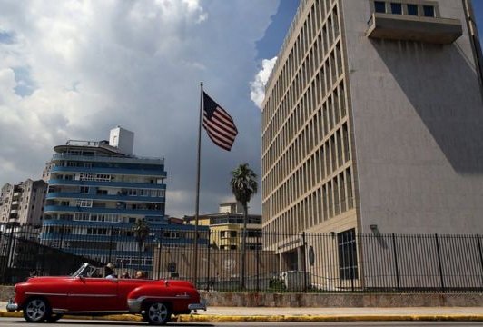 EE.UU. flexibiliza la política hacia Cuba y permitirá más vuelos, remesas y reunificaciones familiares