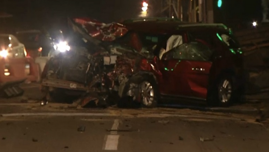 Un fallecido y tres personas lesionadas deja violenta colisión entre dos automóviles en Providencia