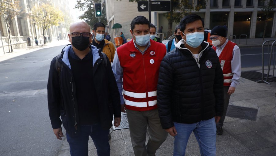 Sindicatos de Metro aseguran que "no hay ningún protocolo que asegure la seguridad de usuarios y trabajadores" tras incidente en estación Las Rejas