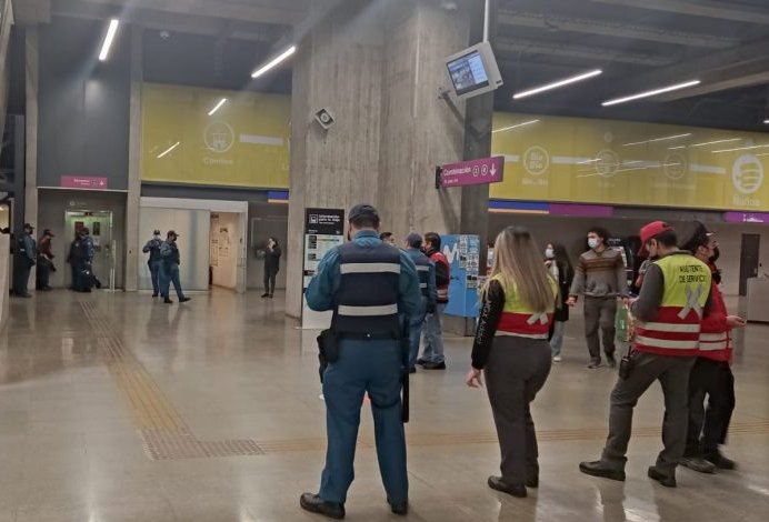 Ocho guardias de Metro fueron agredidos en operativo de desalojo de vendedores ambulantes en estación Ñuñoa