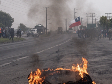 Tercer día de manifestaciones: trabajadores subcontratados de ENAP vuelven a bloquear ruta en Hualpén