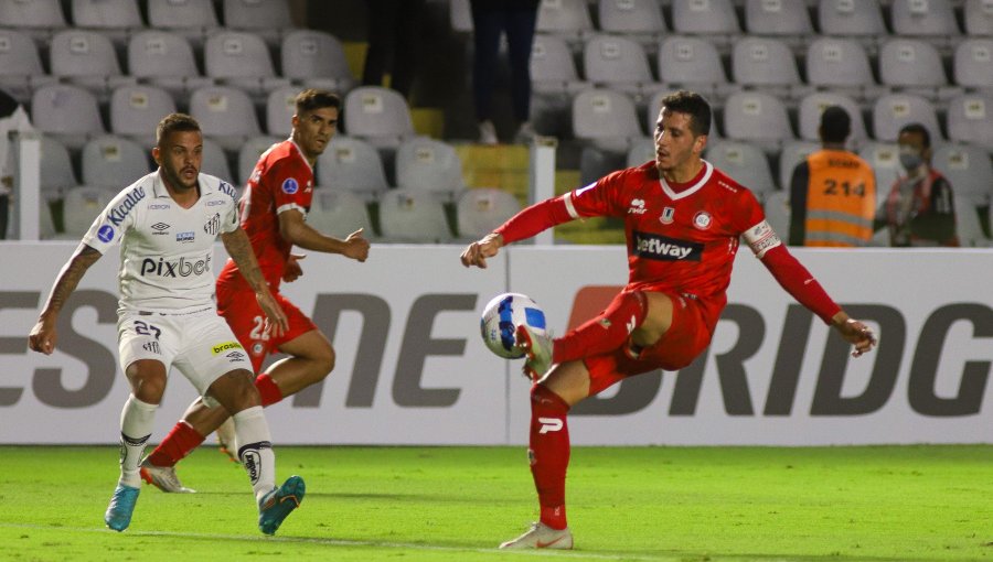 U. La Calera cayó en los descuentos del polémico partido ante Santos por Copa Sudamericana