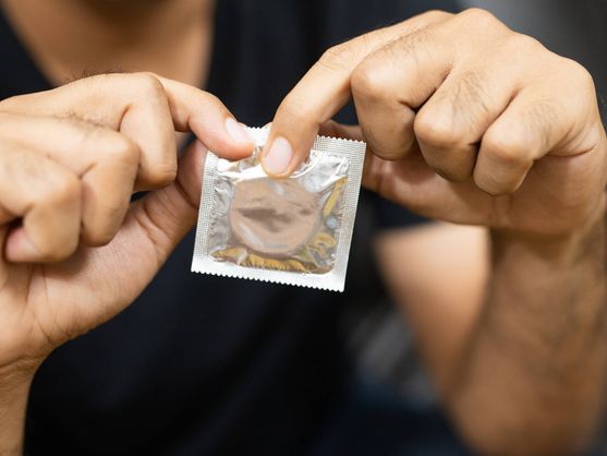 ISP instruye cese de distribución, cuarentena preventiva y no uso de 39 lotes de preservativos masculinos